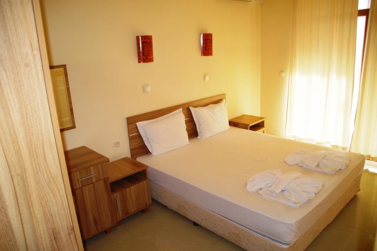 Azura Garden Apartments เชอร์โนโมเรทส์ ภายนอก รูปภาพ