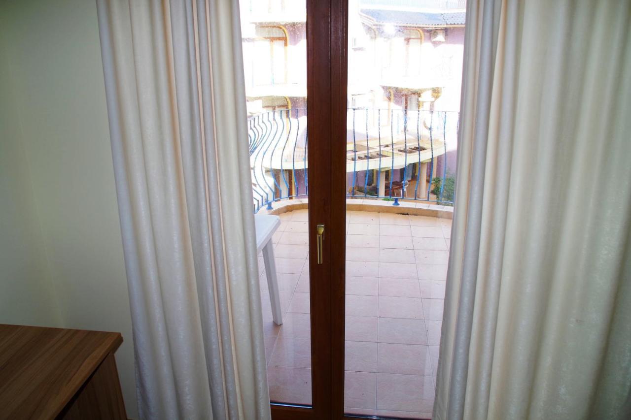 Azura Garden Apartments เชอร์โนโมเรทส์ ภายนอก รูปภาพ