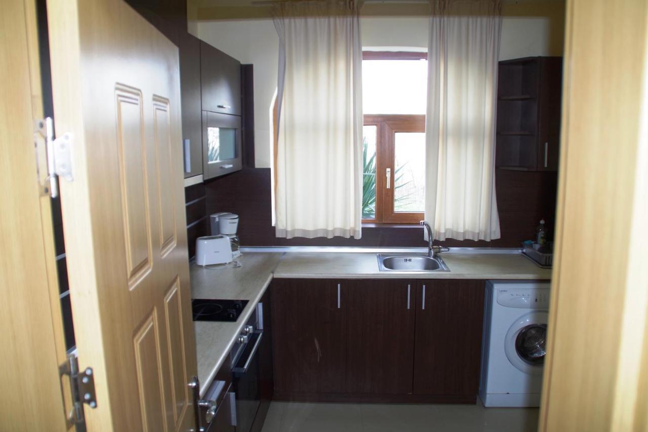 Azura Garden Apartments เชอร์โนโมเรทส์ ภายนอก รูปภาพ