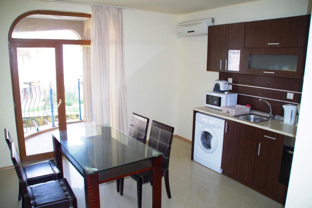 Azura Garden Apartments เชอร์โนโมเรทส์ ภายนอก รูปภาพ